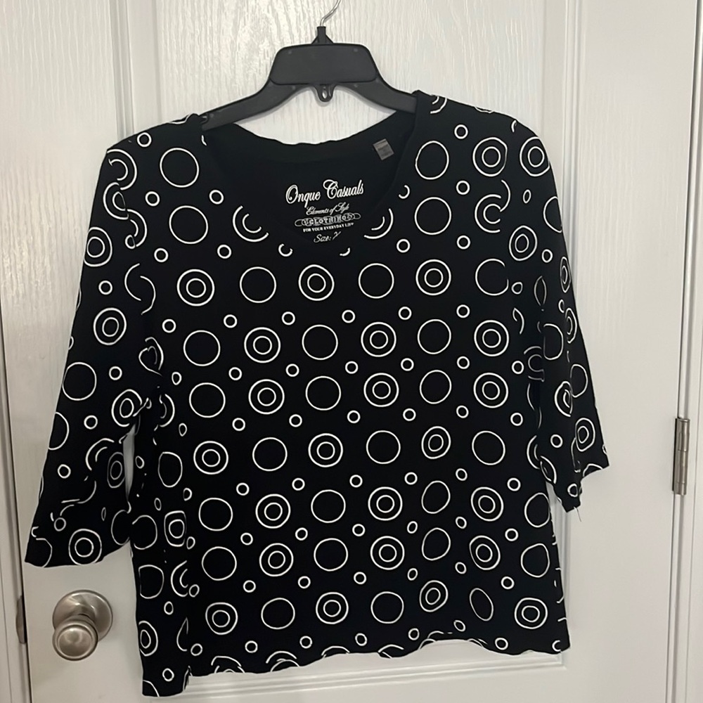 Xl women’s Onque Casuals top.